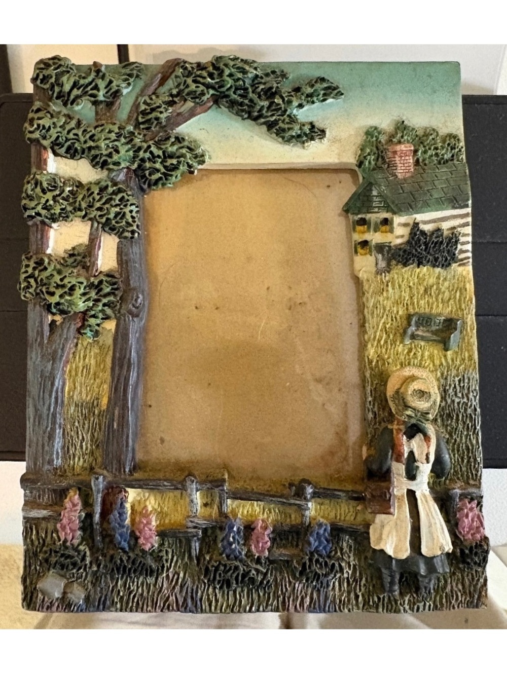 AVON Anne of Green Gables 3D sculpted resin picture frame - holds a 2x3 picture